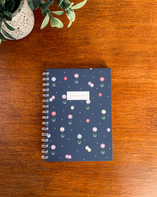 Weekly Planner (Horizontal Layout) | Undated