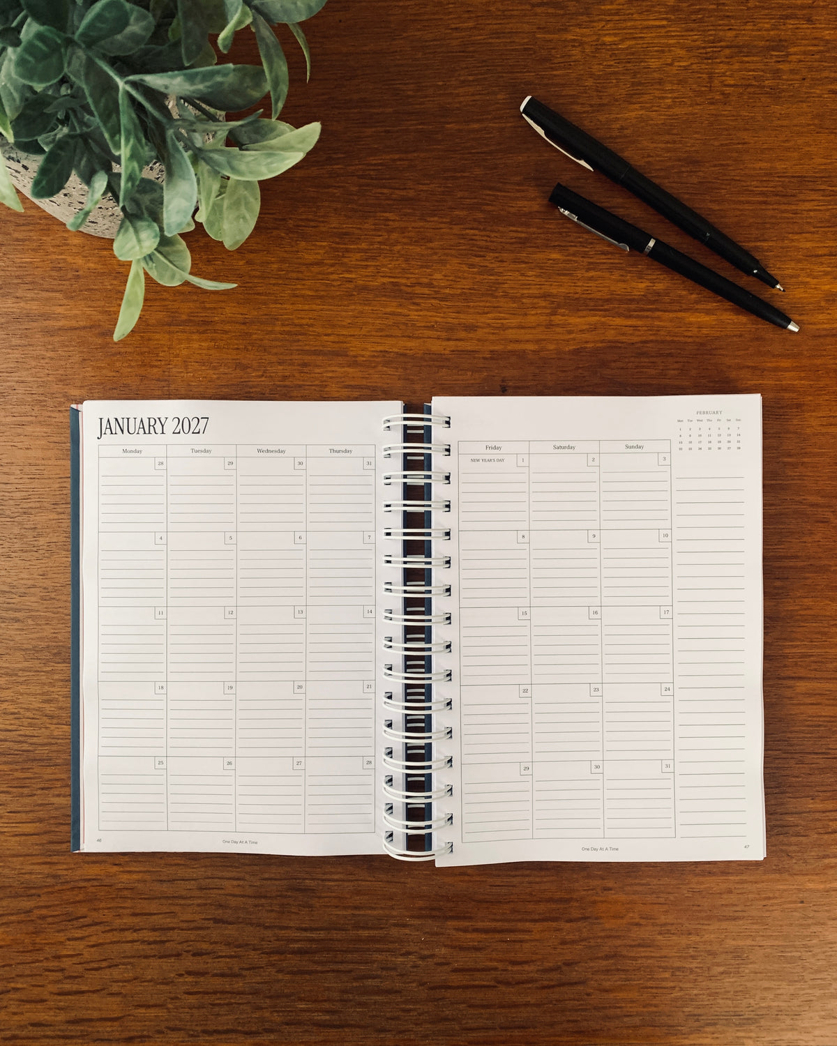 Classic 2027 Weekly Planner (Horizontal Layout)