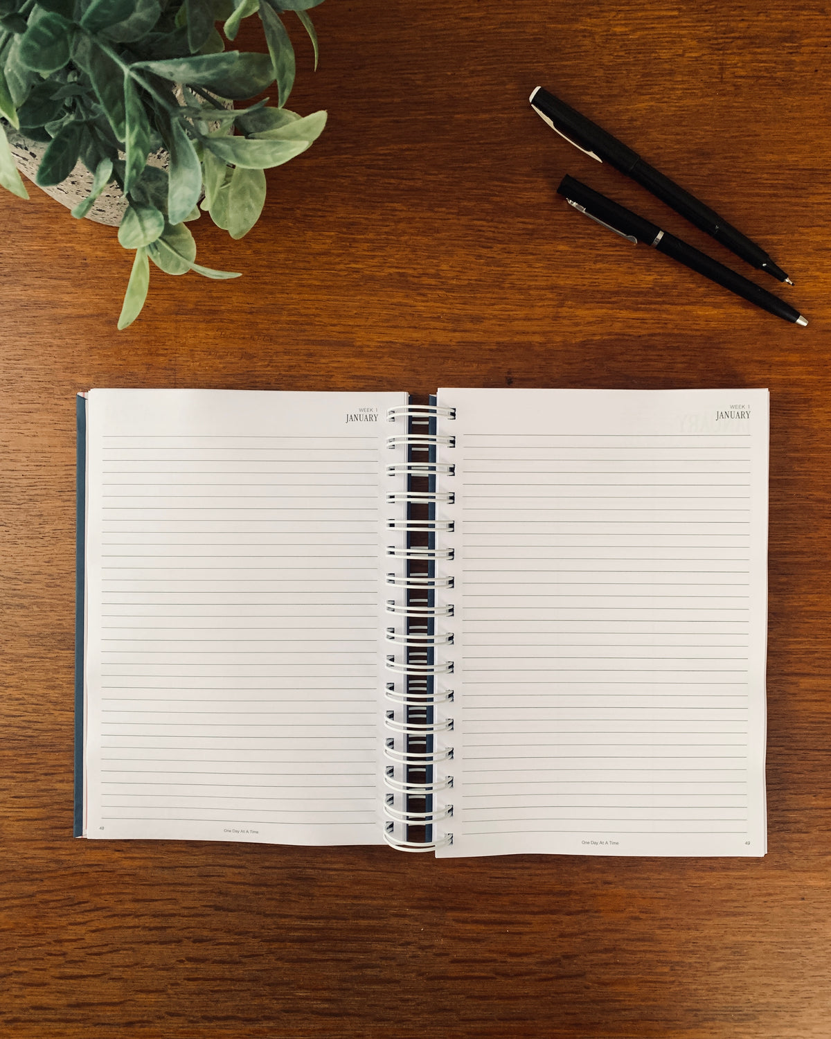 Classic 2027 Weekly Planner (Horizontal Layout)
