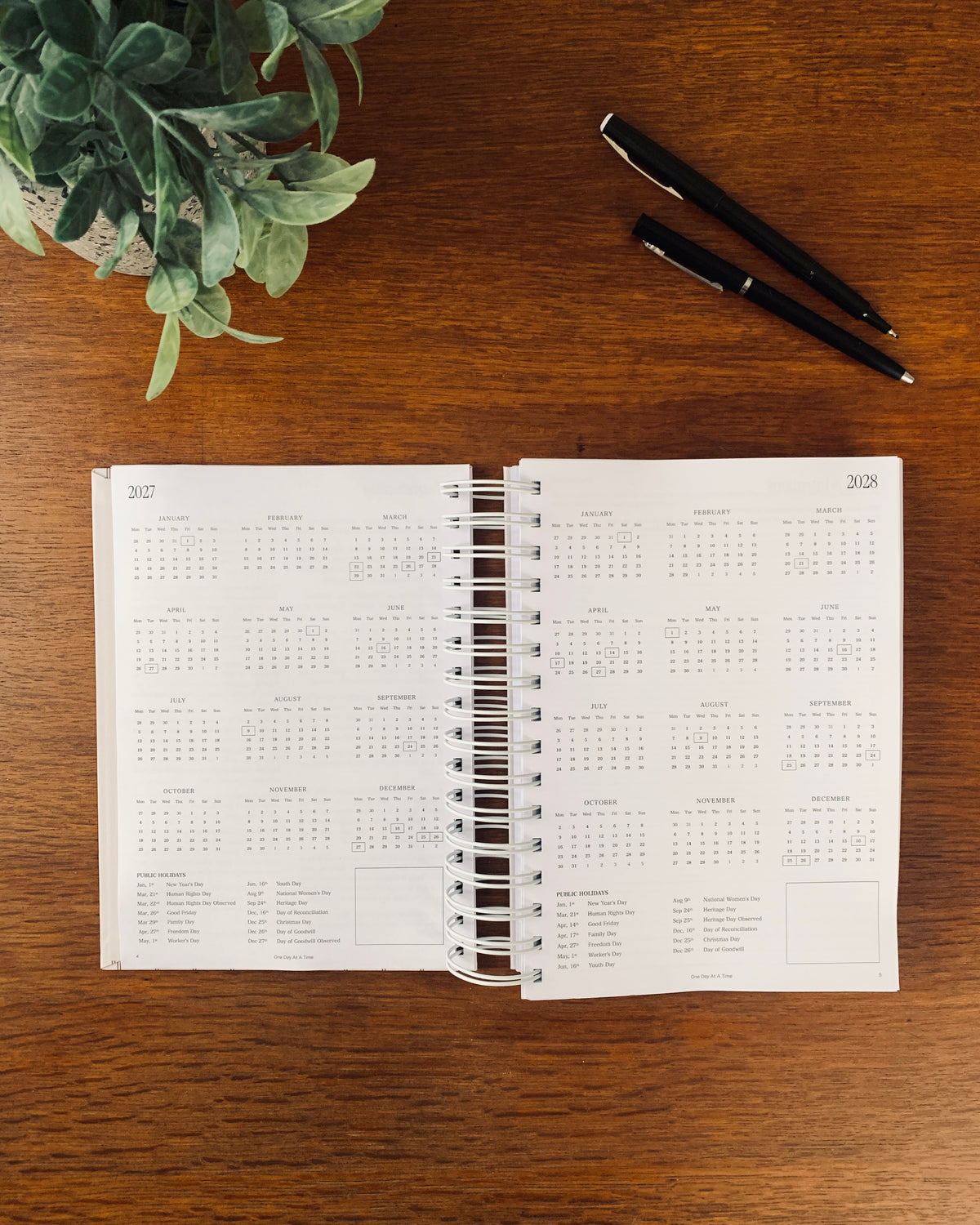 Classic 2027 Daily Planner