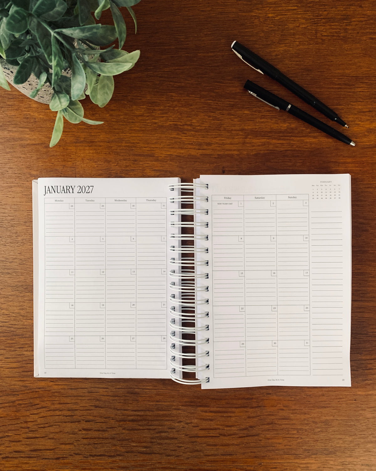 Classic 2027 Daily Planner