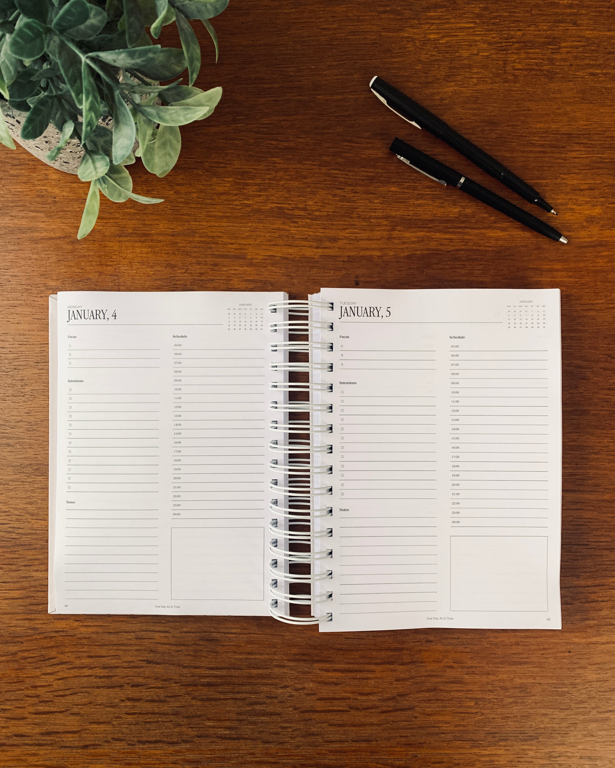 Classic 2027 Daily Planner