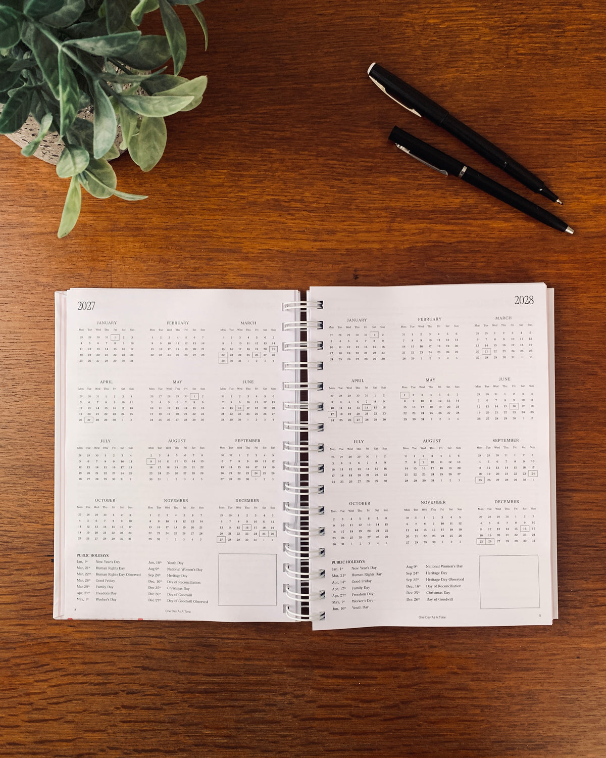 Essential 2027 Weekly Planner