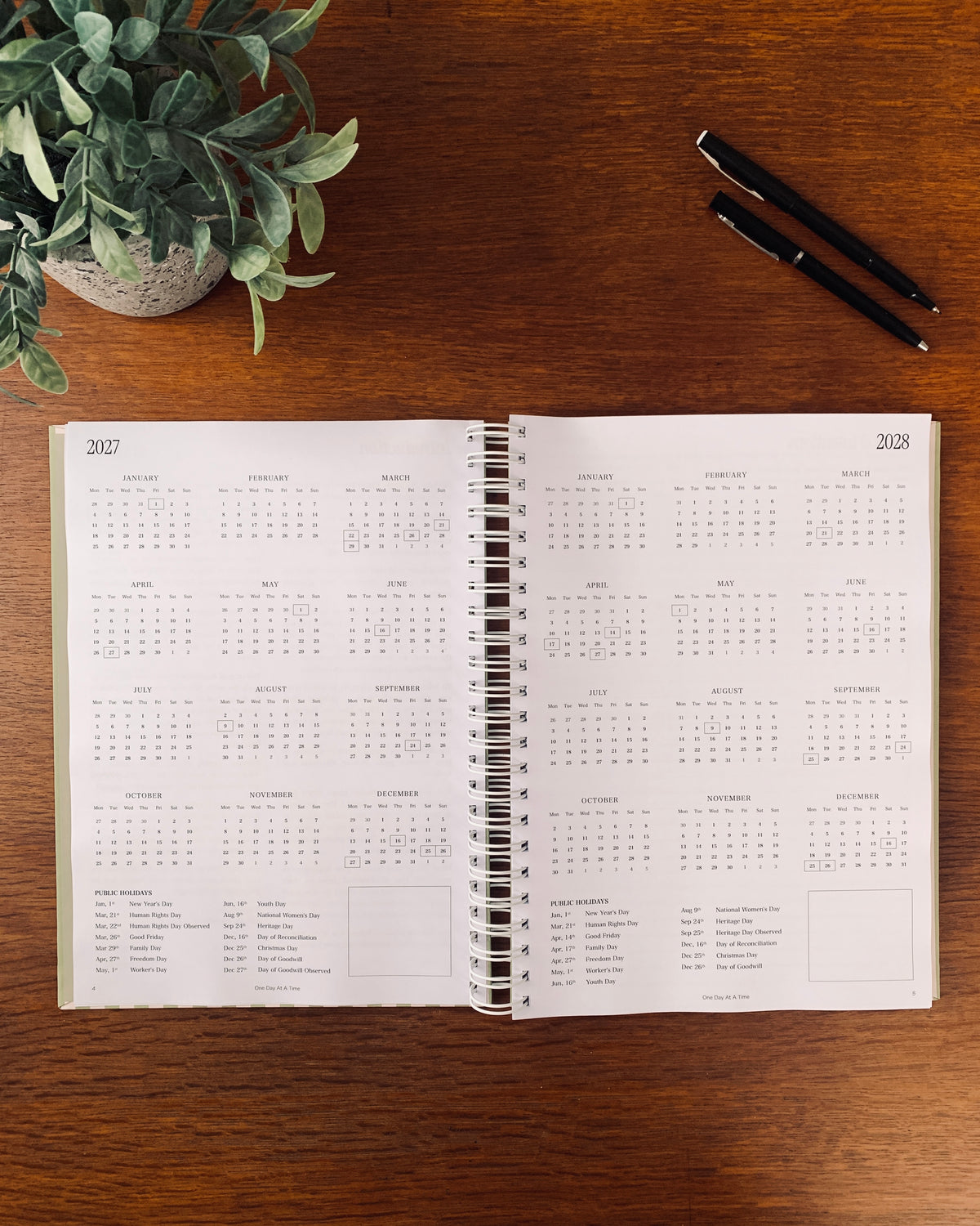 Essential 2027 Monthly Planner