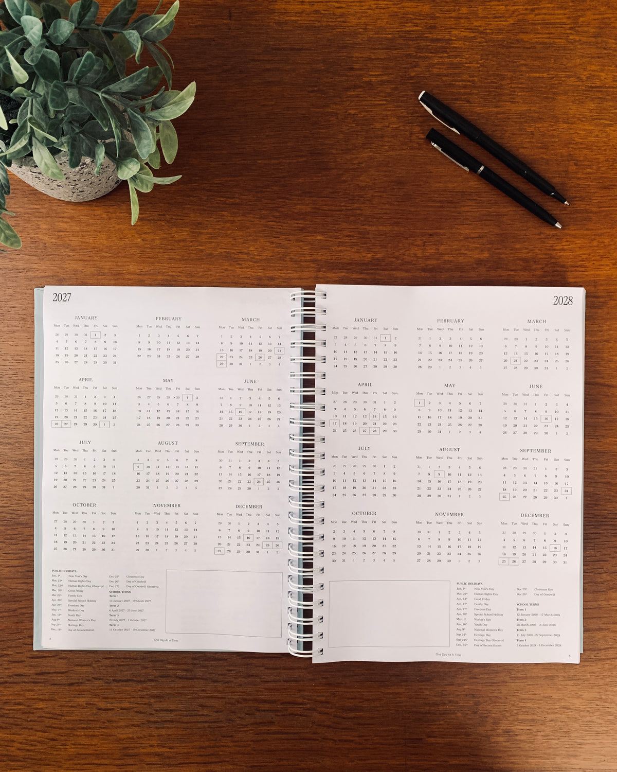 Teacher 2027 Weekly Planner